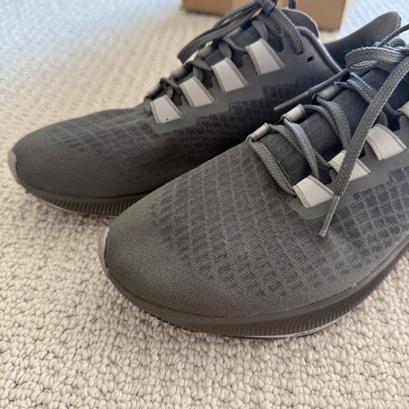 Nike Men's Air Zoom Pegasus 37 Men's Road Running Shoes (Size 8.5) - Picture 9 of 10